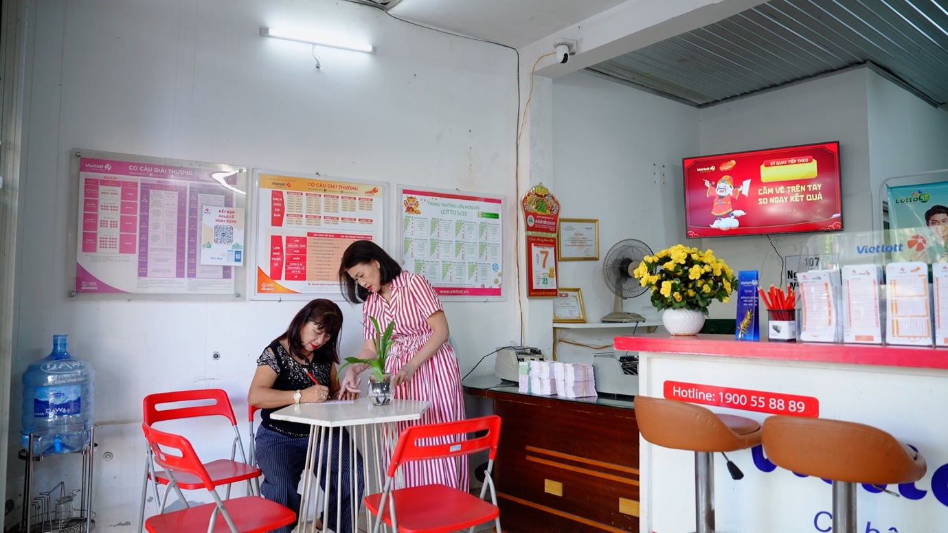 Theo chị Nguyễn Thị Thu Huyền, các sản phẩm Keno, Mega 6/45, Power 6/55 và Lotto 5/35 ngày càng được người chơi phố núi đón nhận.