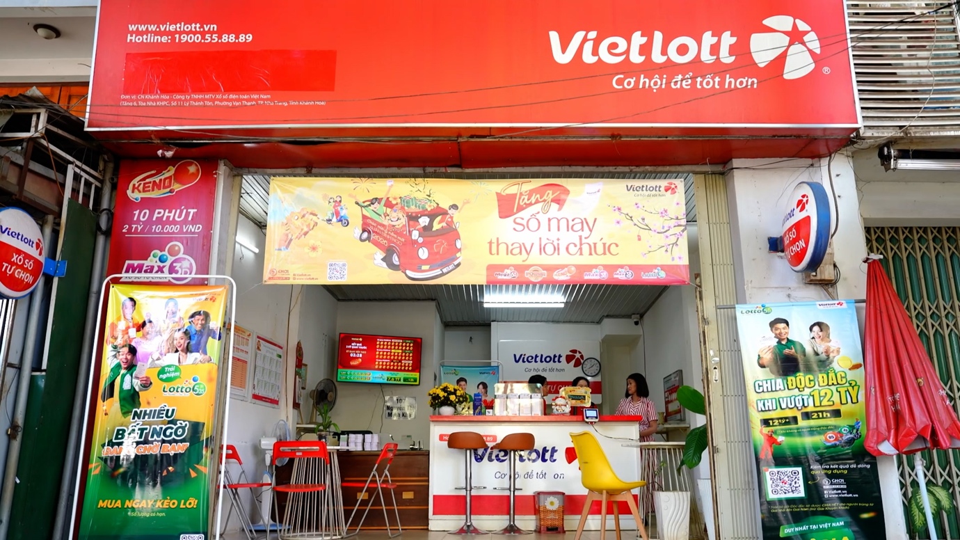 Điểm bán Vietlott trên đường Nguyễn Thị Minh Khai phục vụ nhiều khách hàng và người bán vé số dạo tại TP.Buôn Ma Thuột.