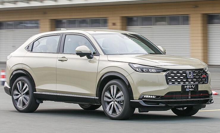Mua xe 5 chỗ hybrid nào tốt hơn: HR-V e:HEV RS hay Corolla Cross HEV? - 1