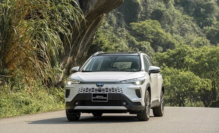 Mua xe 5 chỗ hybrid nào tốt hơn: HR-V e:HEV RS hay Corolla Cross HEV? - 2