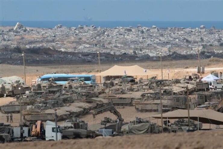 Israel xây tường ngăn cách bên trong dải Gaza