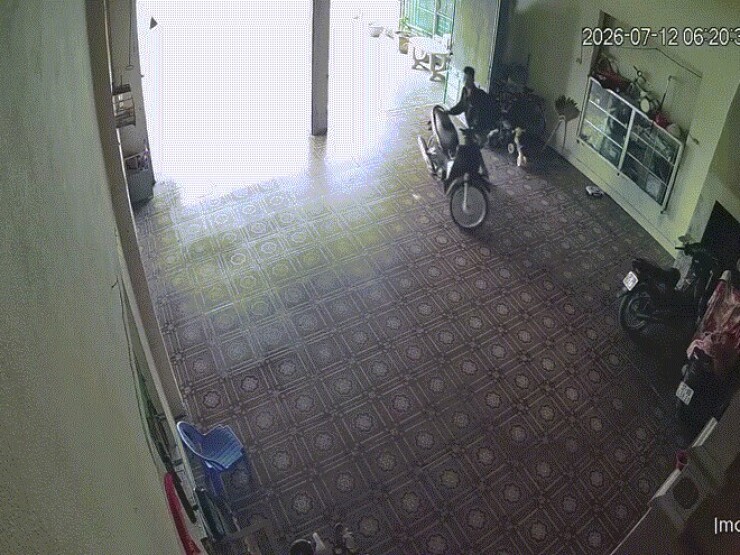 Clip: Màn rượt đuổi nghẹt thở, tên trộm bỏ xe máy tháo chạy trong tích tắc