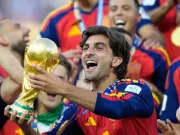 Ferran Torres: Từ cậu bé hay khóc đến người hùng đưa Tây Ban Nha lên đỉnh World Cup