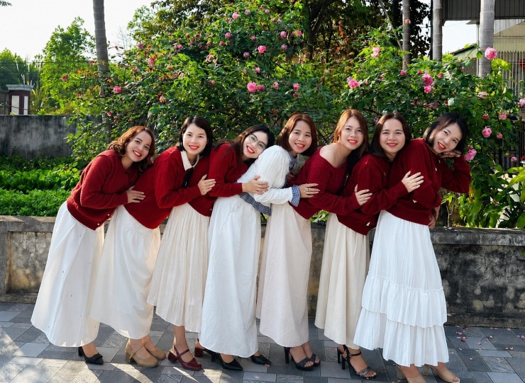 Mỗi khi nhà có việc là 7 cô con gái đều có mặt đầy đủ