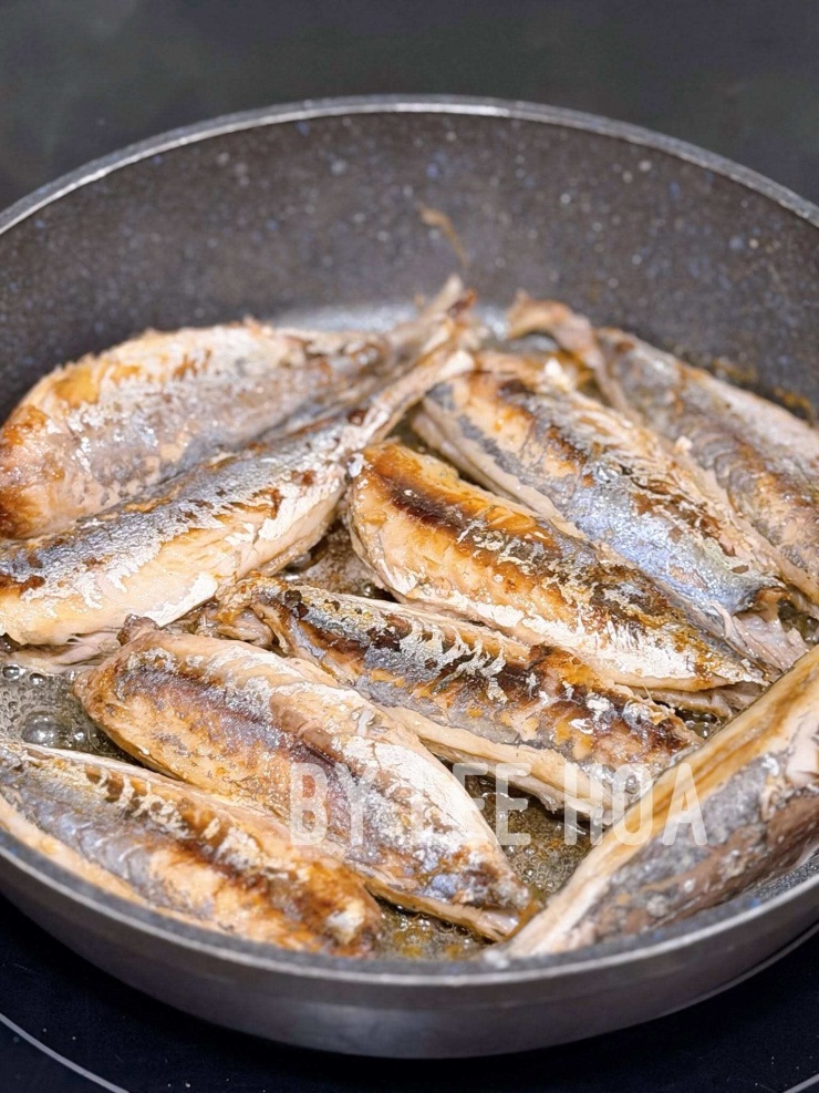 Loại cá rẻ tiền, hàm lượng omega 3 tương đương cá thu, đem kho với loại quả này đảm bảo "đánh bay" nồi cơm - 3