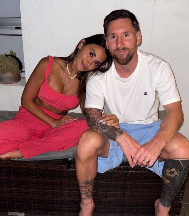 Sau thất bại của tuyển Argentina trước Tây Ban Nha, vợ Messi ca ngợi chồng 'sẽ luôn là người giỏi nhất' trong lòng cô.