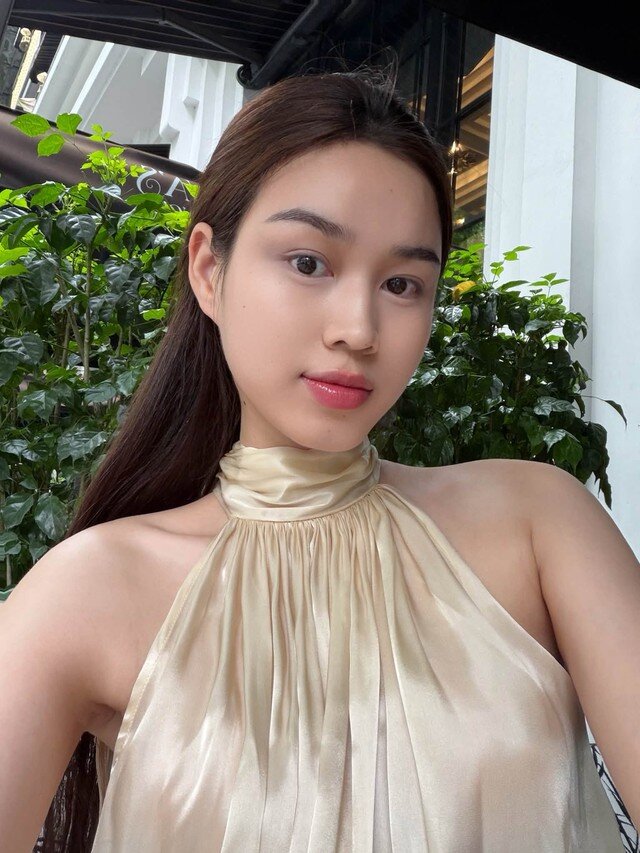 Đỗ Thị Hà tập trung cho cuộc sống cá nhân, công việc riêng và chỉ thỉnh thoảng cập nhật những khoảnh khắc đời thường trên mạng xã hội.