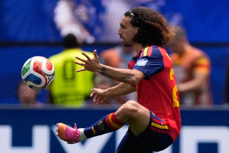 Marc Cucurella khống chế bóng trong trận Tây Ban Nha thắng Áo 3-0 ở vòng 1/16 World Cup 2026 trên sân SoFi, Los Angeles, Mỹ, ngày 2/7. Ảnh: AP
