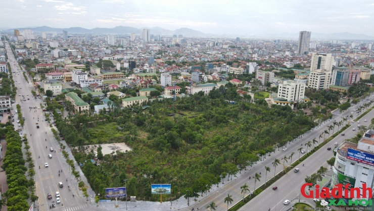 Khu "đất vàng" rộng hơn 3,7ha từng được quy hoạch xây dựng Trung tâm hành chính tỉnh Nghệ An sẽ được đưa ra đấu giá với giá khởi điểm hơn 824 tỉ đồng.