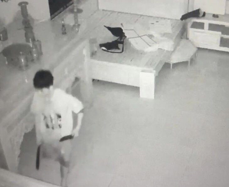 Hình ảnh trích xuất từ camera gia đình về đối tượng gây án. Ảnh: Công an tỉnh Phú Thọ