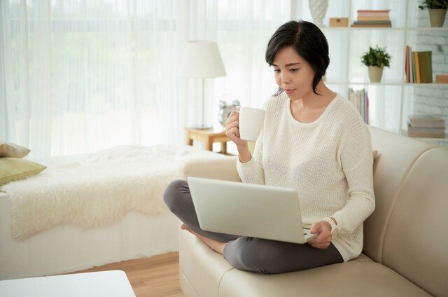 Tuổi 55 là cột mốc khiến nhiều người nhìn lại chặng đường đã qua và nhận ra rằng hạnh phúc không chỉ đến từ tiền bạc hay địa vị. Ảnh minh họa
