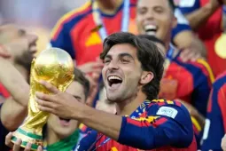 Ferran Torres: Từ cậu bé hay khóc đến người hùng đưa Tây Ban Nha lên đỉnh World Cup