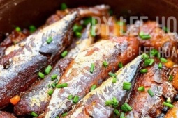 Loại cá rẻ tiền, hàm lượng omega 3 tương đương cá thu, đem kho với loại quả này đảm bảo "đánh bay" nồi cơm