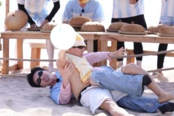 Erik, Đỗ Phú Quý đồng loạt bộc lộ "con người khác" tại Say Hi Rực Rỡ
