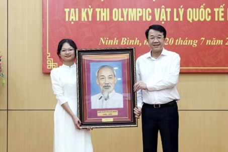 Ninh Bình thưởng nữ sinh giành Huy chương Vàng Olympic Vật lý quốc tế 500 triệu đồng