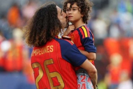 Marc Cucurella và câu chuyện làm cha của cậu con trai mắc chứng tự kỷ