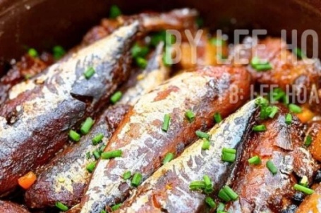 Loại cá rẻ tiền, hàm lượng omega 3 tương đương cá thu, đem kho với loại quả này đảm bảo "đánh bay" nồi cơm