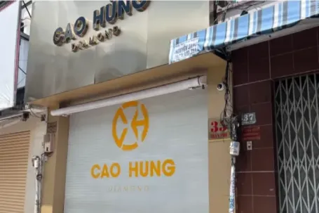Đóng cửa hàng loạt, nhiều tiệm kim cương ở TPHCM đổ lỗi cho khách hàng