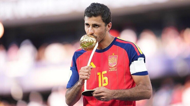 Rodri đã đánh bại Messi để giành Quả bóng vàng World Cup 2026