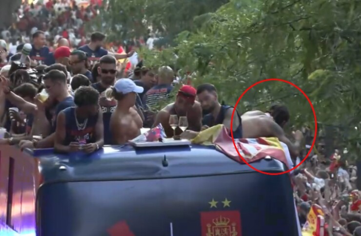 Tây Ban Nha rước cúp vô địch World Cup: Rodri tri ân người hùng Torres, cái kết hoành tráng - 6