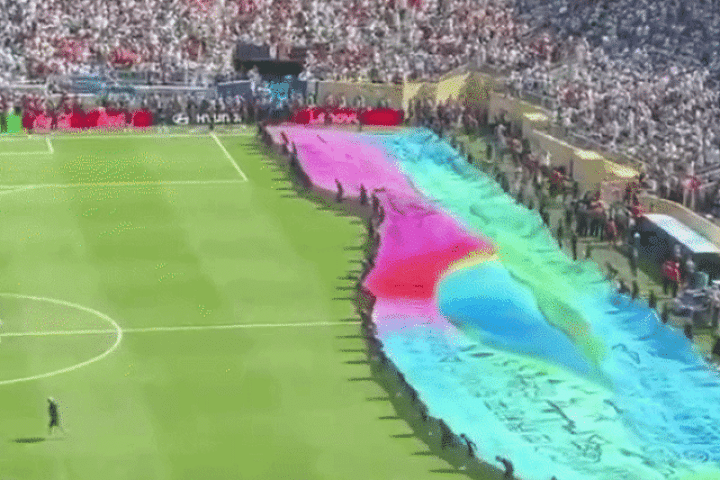 Đoạn video 'sân cỏ World Cup hóa sân khấu trong 60 giây' gây sốt