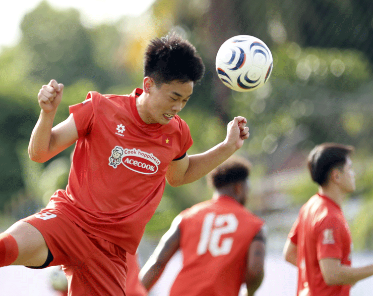 ĐT Việt Nam "làm nóng" tại Thái Lan, hừng hực khí thế trước trận ra quân AFF Cup - 11