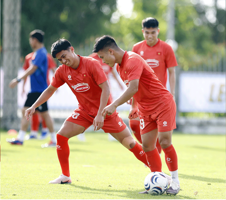 ĐT Việt Nam "làm nóng" tại Thái Lan, hừng hực khí thế trước trận ra quân AFF Cup - 12