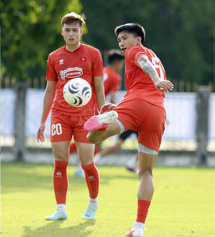 ĐT Việt Nam "làm nóng" tại Thái Lan, hừng hực khí thế trước trận ra quân AFF Cup - 15