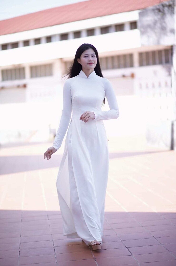 Hồ Hạ Bảo Thương là sinh viên năm ba chuyên ngành Dược tại Cao đẳng Y tế Huế.