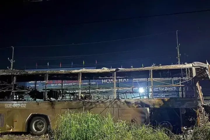 'Búa thoát hiểm ở đâu trên xe giường nằm bị cháy?'