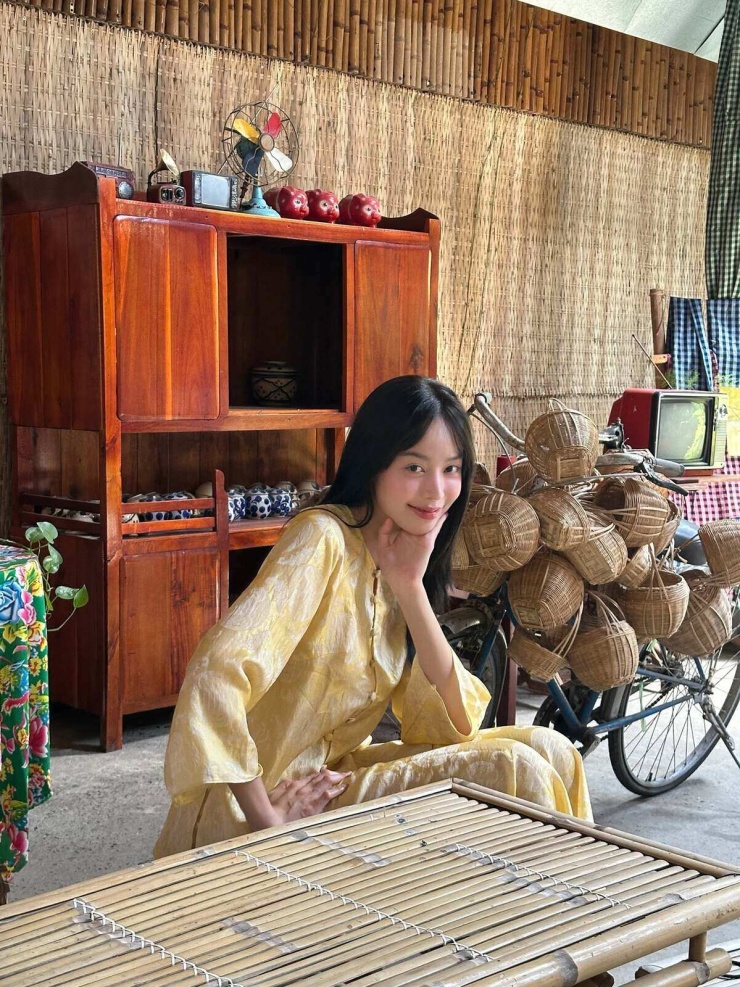 Ảnh sao 22/7: Việt Anh - Quỳnh Nga tình tứ đi ăn với bạn bè - 4