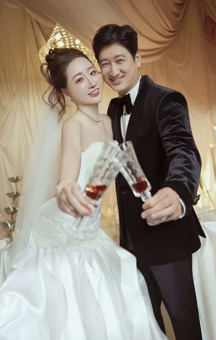 Cặp diễn viên phim giờ vàng gây sốt với bộ ảnh cưới ngọt ngào - 1
