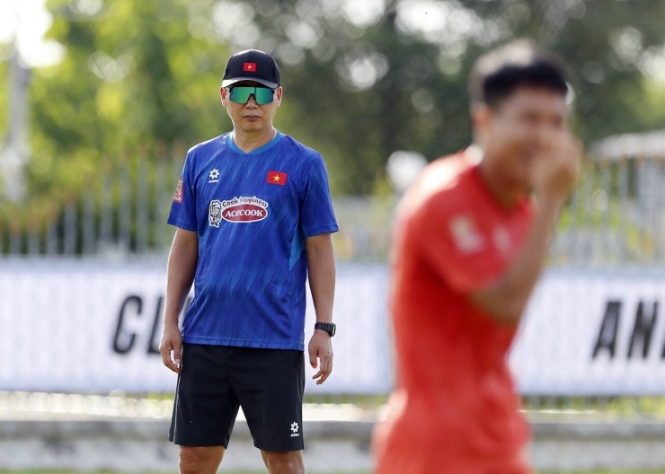 HLV Kim Sang Sik đã tạm xong việc