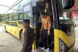 Vụ tai nạn 7 người tử vong: Vì sao xe khách giường nằm chỉ có 1 cửa?