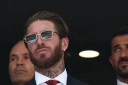 Bức ảnh toàn huyền thoại khiến diện mạo Sergio Ramos gây sốt