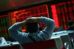 VN-Index mất hơn 60 điểm, chứng khoán Việt giảm mạnh nhất châu Á