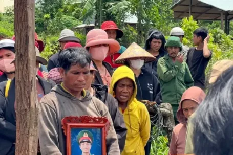 Truy thăng quân hàm vượt cấp cho chiến sĩ quên mình cứu hai người bị điện giật