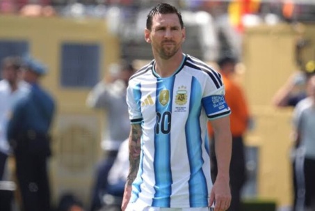 Messi lộ diện sau chung kết World Cup, fan Argentina náo loạn vì M10