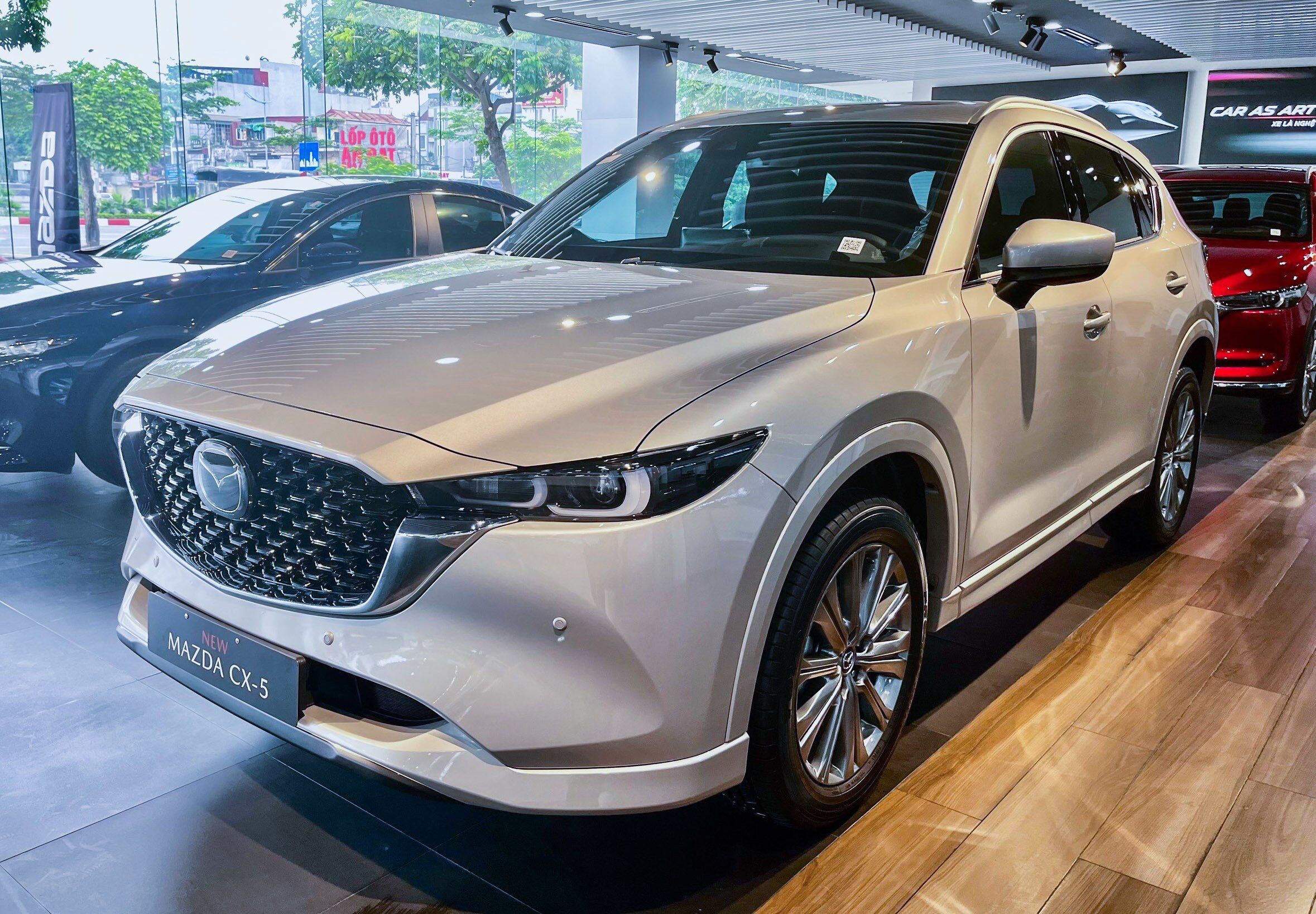 Mazda CX-5&nbsp;tiếp tục khẳng định vị thế hàng đầu trong phân khúc SUV 5 chỗ tại Việt Nam.