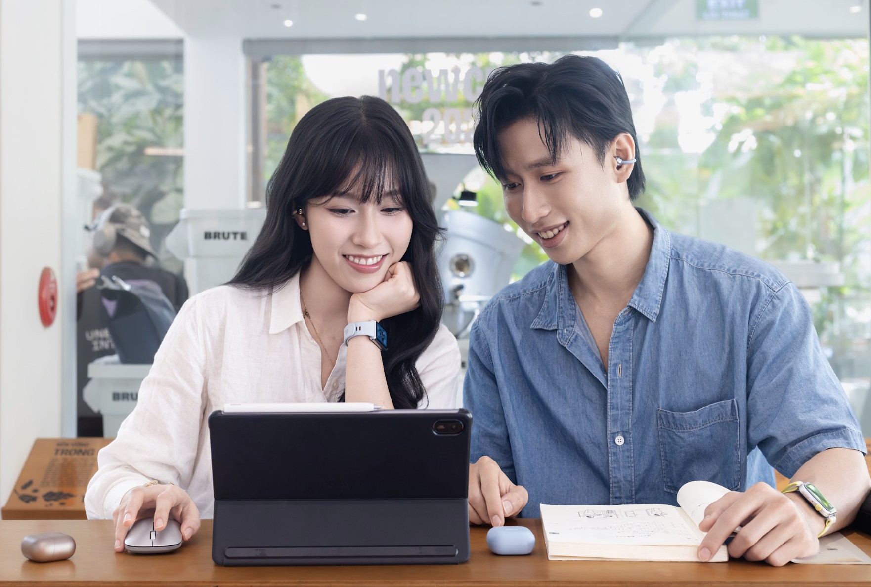Mùa tựu trường, mua thiết bị công nghệ thế nào để không tốn kém? - 1