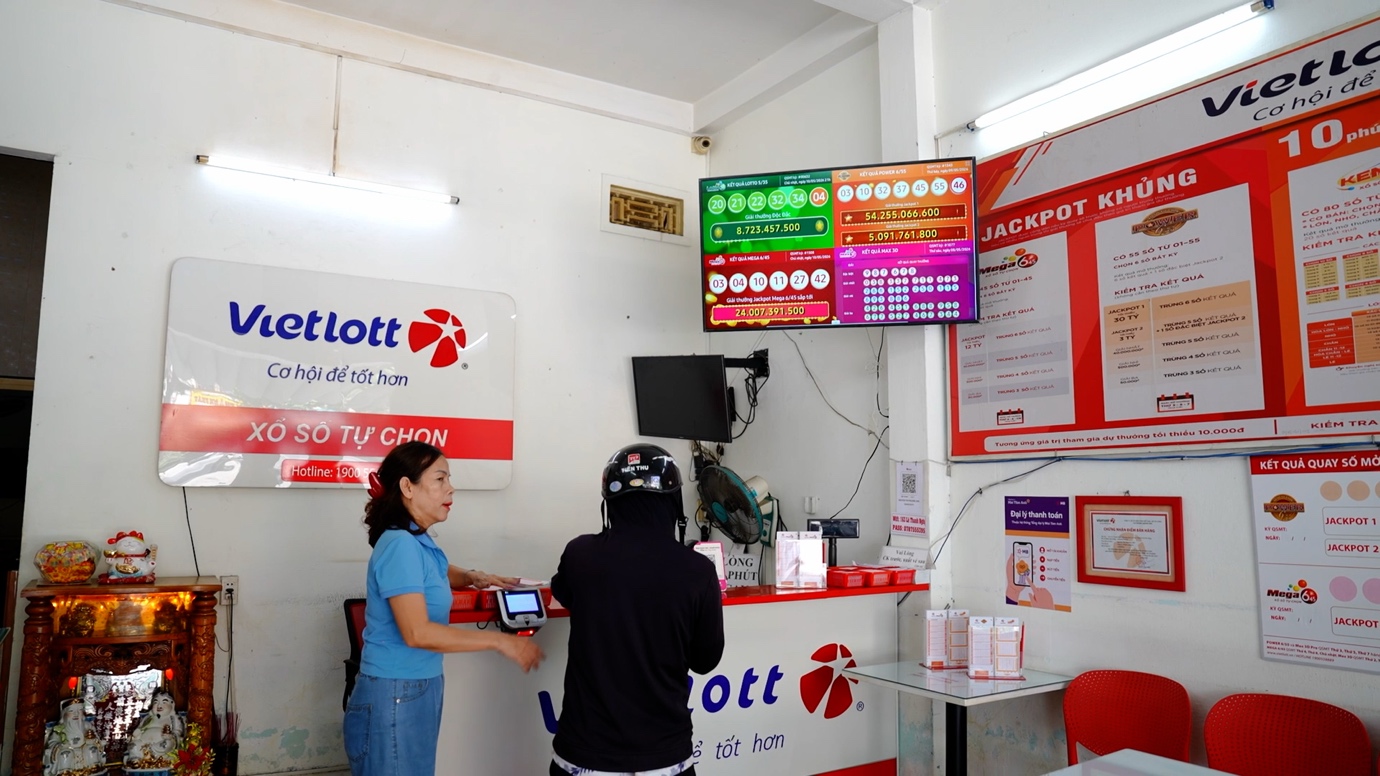Theo bà Phương Anh, sự minh bạch cùng các sản phẩm đa dạng như Keno, Mega 6/45, Power 6/55 và Lotto 5/35 giúp Vietlott ngày càng được nhiều người chơi đón nhận