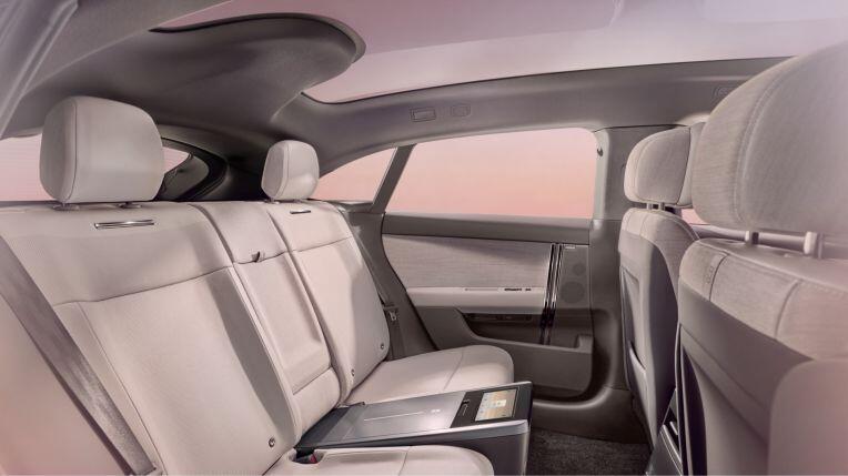 Hãng cho biết sẽ tiếp tục công bố thêm các thông tin về Range Rover GT vào cuối năm nay.