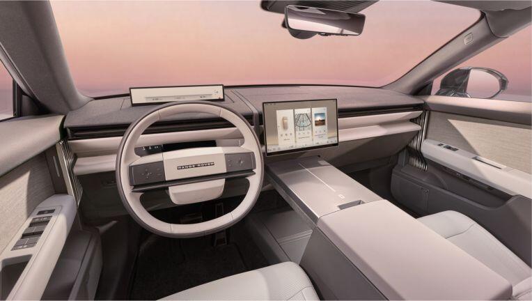 Range Rover cho biết, thiết kế nội thất của GT hướng đến việc giảm thiểu các yếu tố gây xao nhãng.
