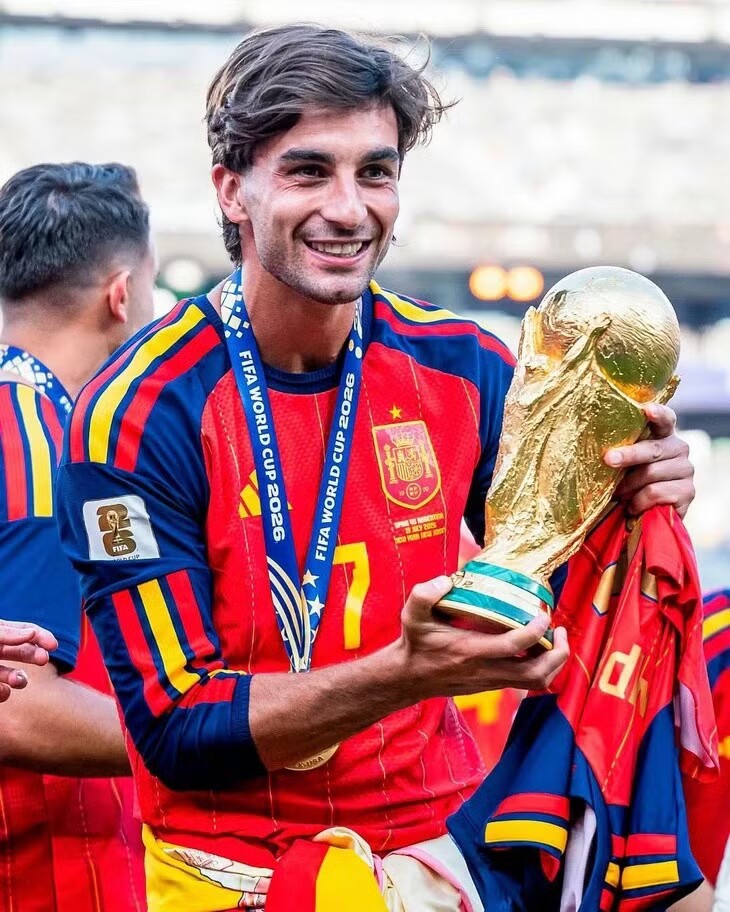 Ngoại hình cầu thủ 26 tuổi định đoạt chức vô địch World Cup - 10