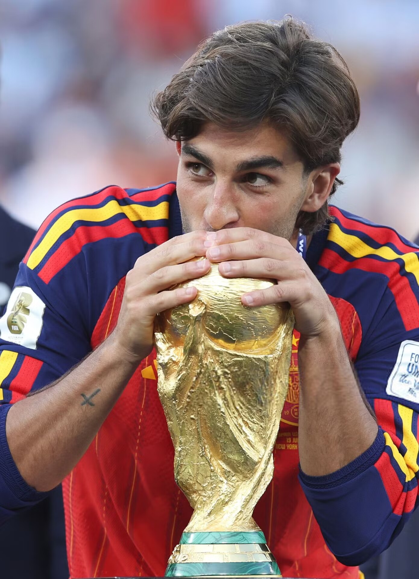 Ngoại hình cầu thủ 26 tuổi định đoạt chức vô địch World Cup - 11