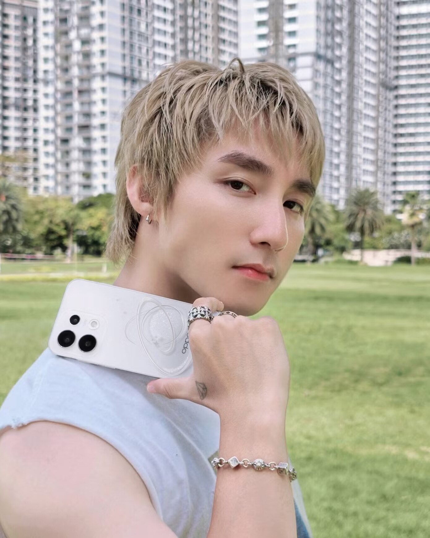 Hieuthuhai, Quốc Anh, Isaac, Sơn Tùng M-TP nhận được nhiều sự đồng tình của khán giả khi lọt vào đề cử 100 gương mặt đẹp trai nhất thế giới 2026 của TC Candler .