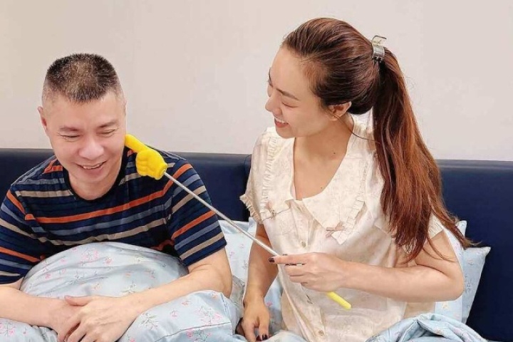 Vợ Công Lý: 'Tôi ấm ức khi nhận bình luận khiếm nhã mỗi ngày'