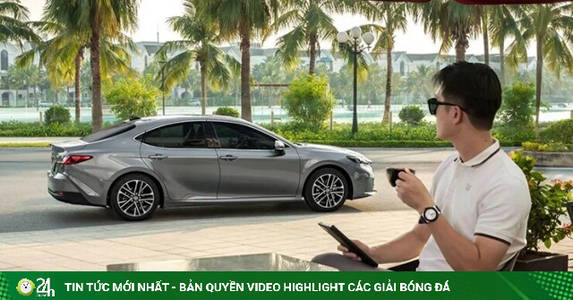 Từng là lựa chọn số một của doanh nhân, Toyota Camry giờ đối mặt thực tế phũ phàng