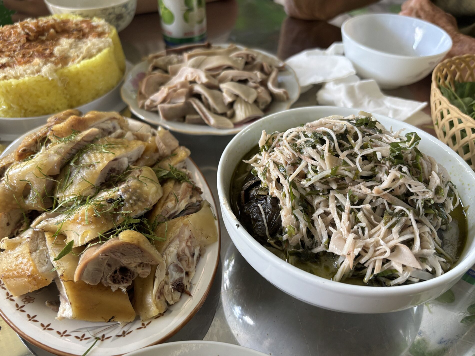 Món củ chuối om lươn trong mâm cỗ ngày giỗ ở Hưng Yên