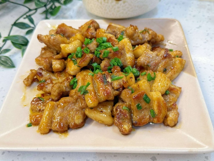Loại thịt mềm hơn thịt bò, giàu vitamin B1 hơn thịt gà, đem nấu món này ăn cùng cơm trắng bao ngon - 1